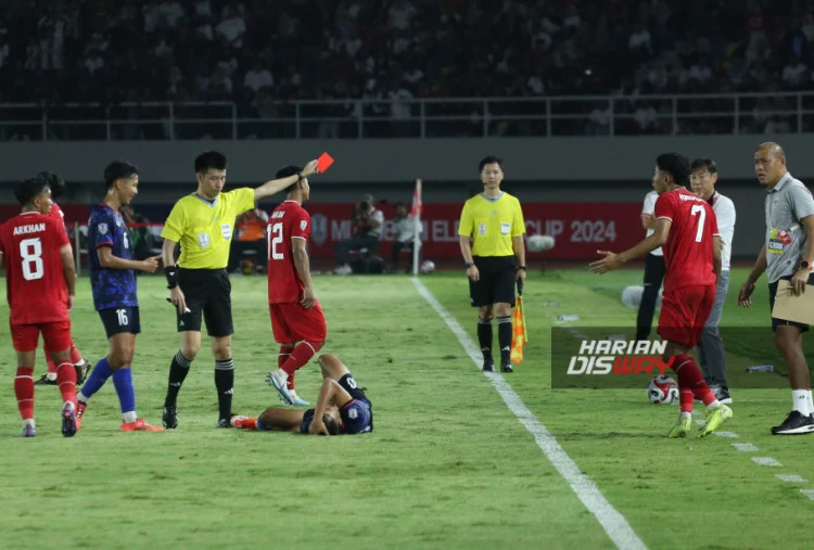 Pemain Belgium Nathan Ngoy Dihukum Setelah Mendapat Kartu Merah di Pertandingan Melawan Iran