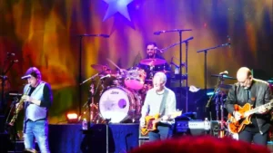 Toto dan Ringo Starr Menyapa Penggemar dengan Konser Enerjik di San Jose